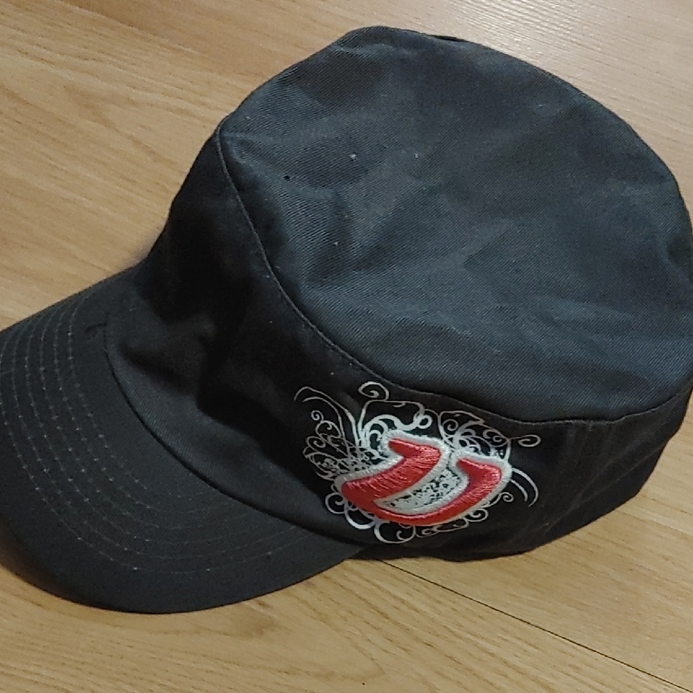 ✅ $7 Add On Urban V Hat